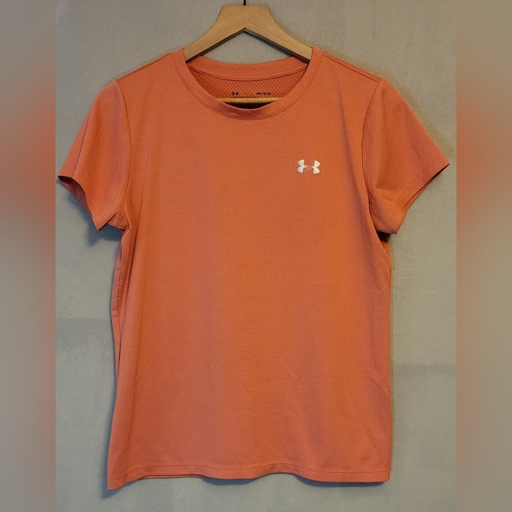 Under Armour Women's Coral Short Sleeve Tee. Size M. Heatgear Loose Fit